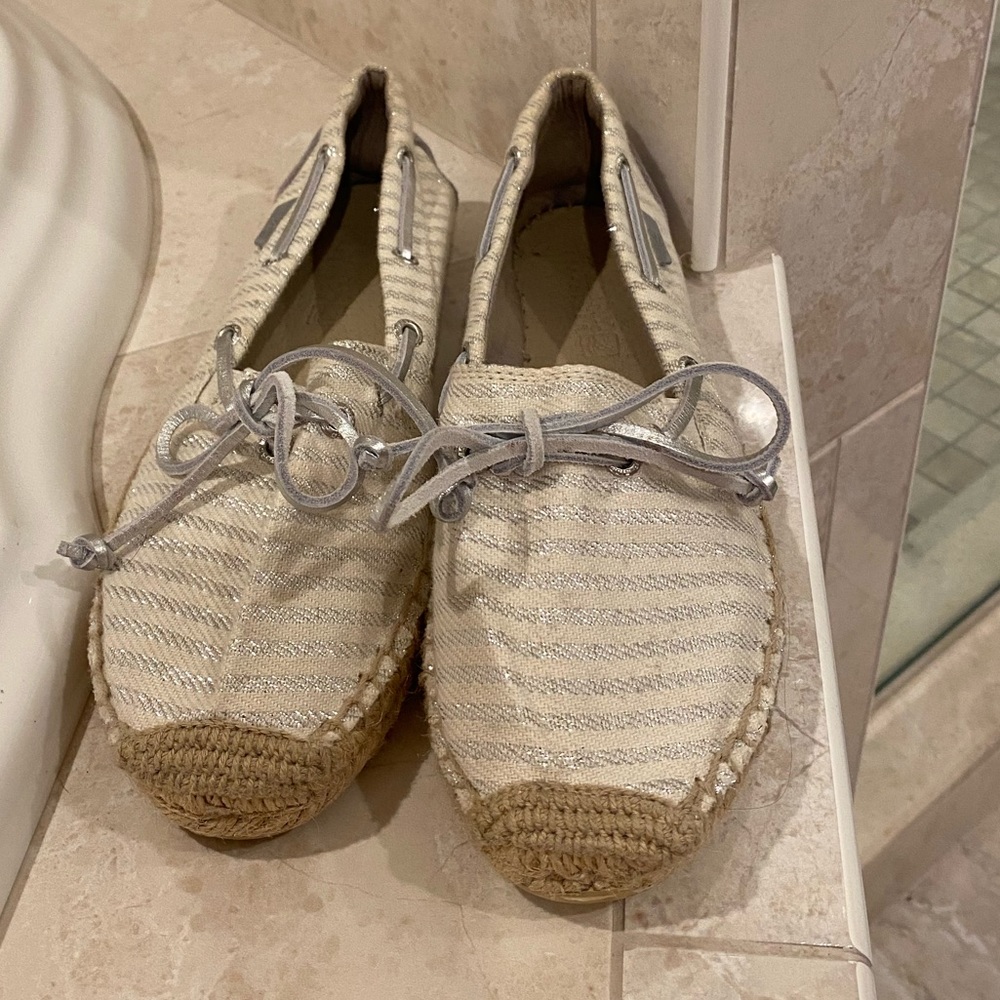 Sperry woman flats